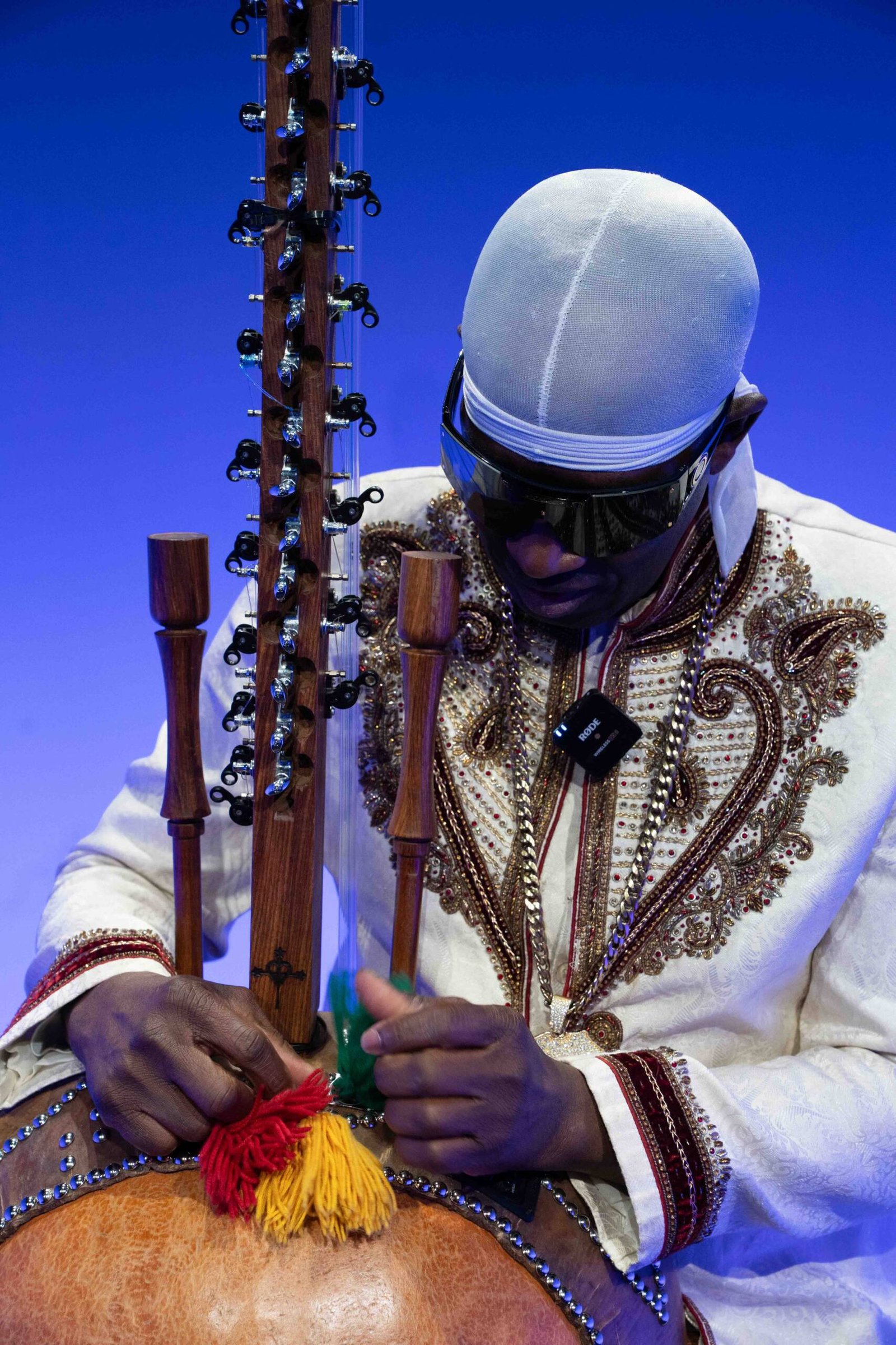 N’Faly Kouyaté, tête baissée sur sa kora